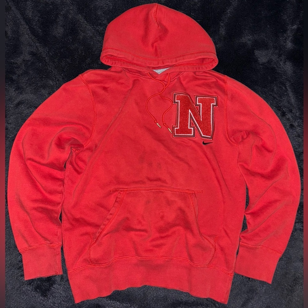 -Nike Nebraska Cornhuskers Red Pullover Hoodie
-Size Small